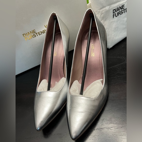 Diane Von Furstenberg Meina Silver Pumps - Picture 6 of 11